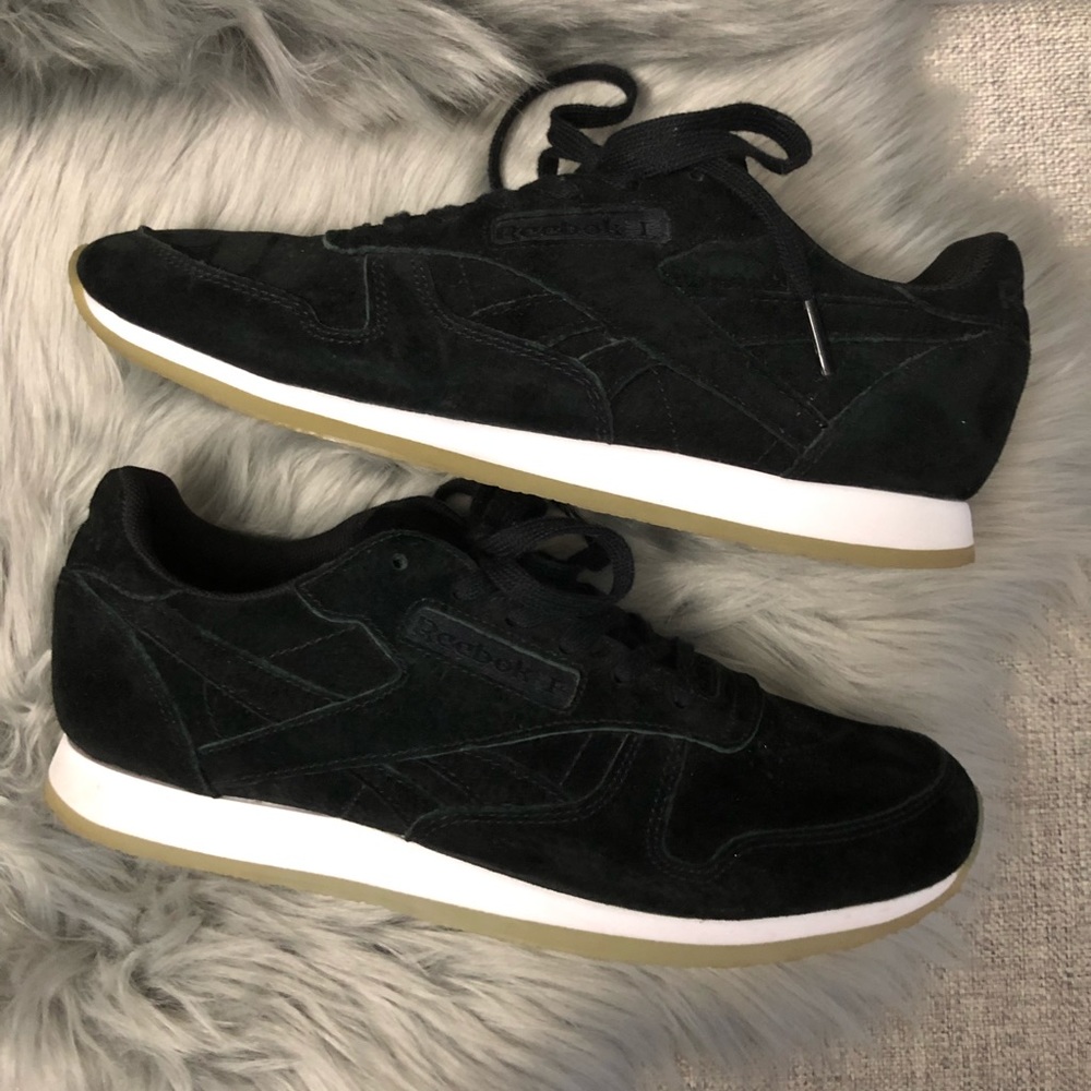 Reebok classic black suede tennis shoes 9.